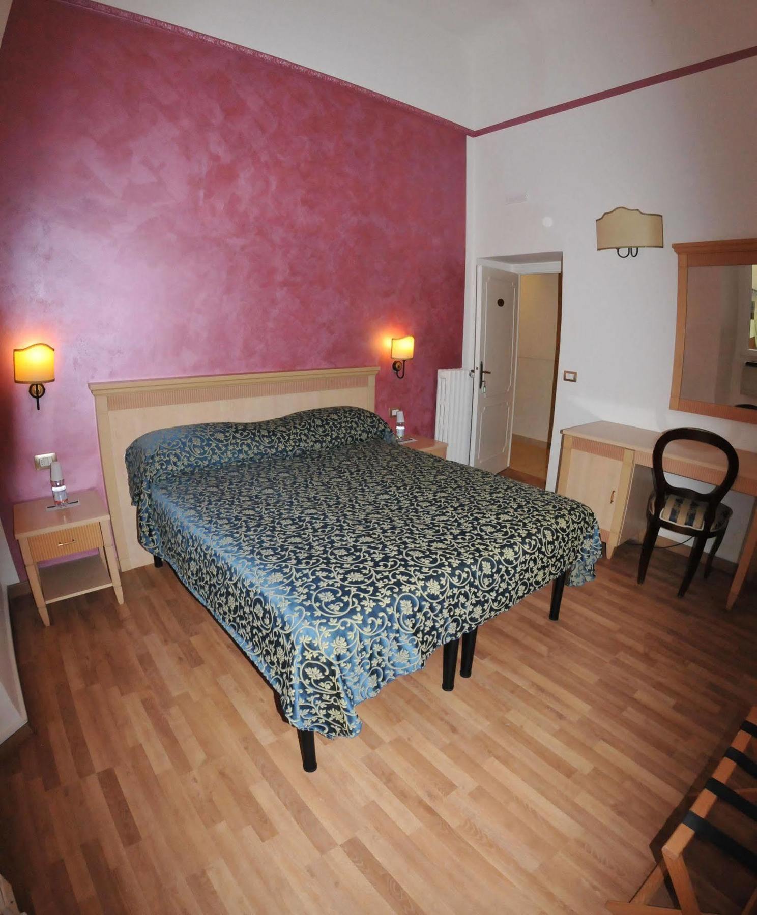 Hhb Hotel Florenz Exterior foto
